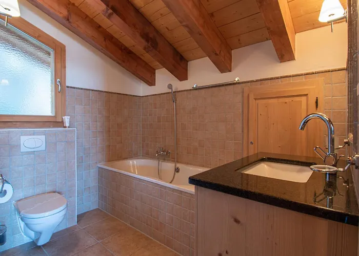 In With Hot Tub Domek alpejski *