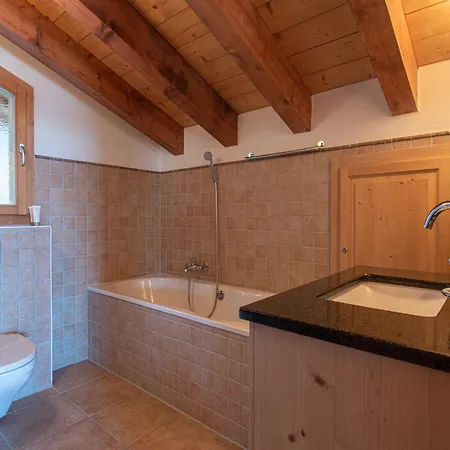 Hirondelle Jacuzzi & Luxury 12 Pers Alpesi faház *