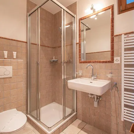 Hirondelle Jacuzzi & Luxury 12 Pers *
